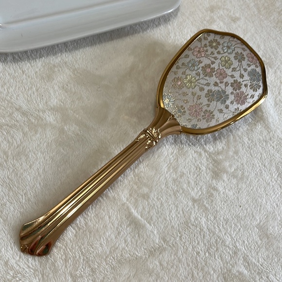 Vintage Brush with embroidery details! - Picture 8 of 12